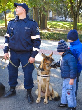 14.10.2016, Moldova, Chisinau: polis polis köpeği ve chi