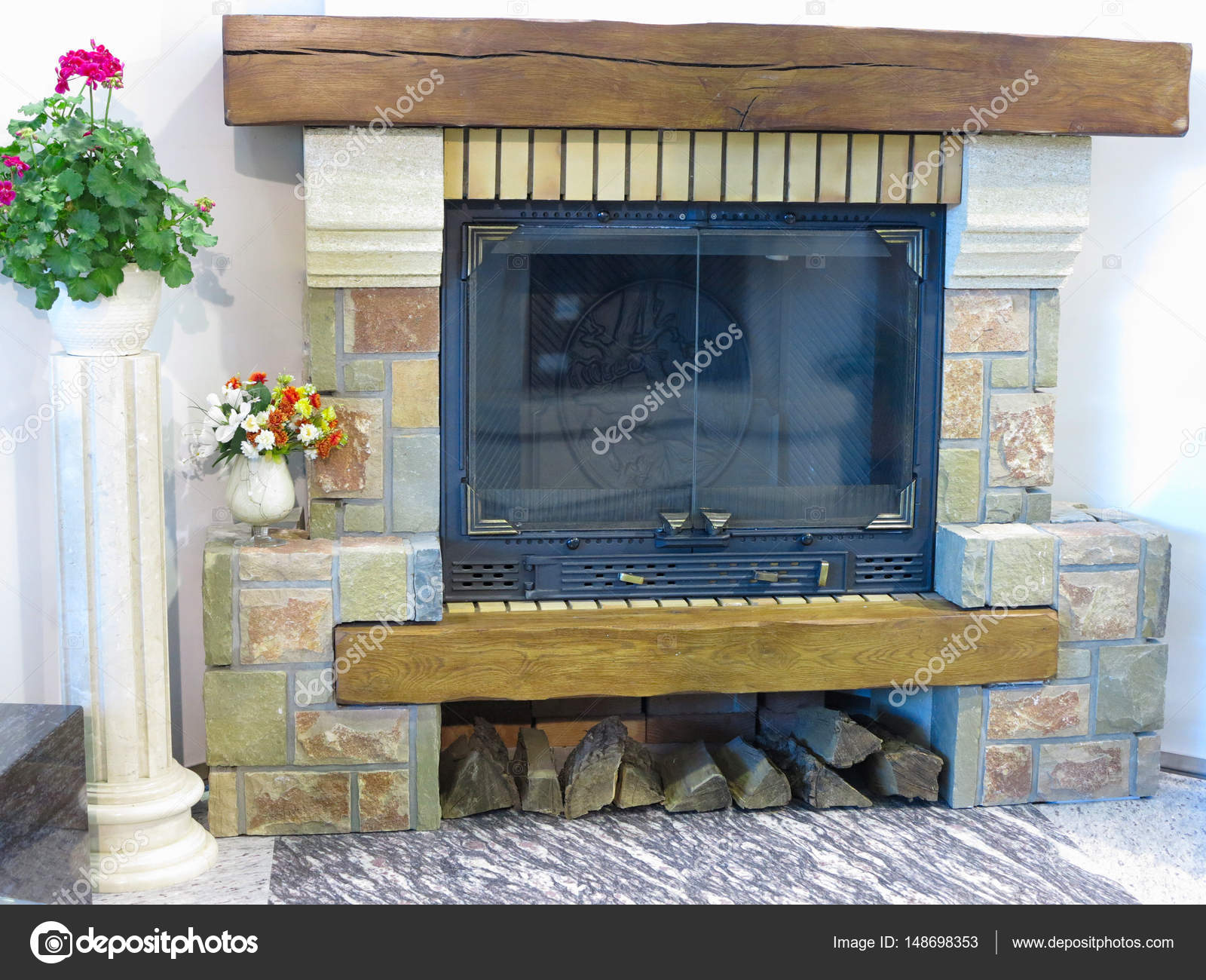 Luxury fireplace with firewood and flower vase decorations — Stock Photo © arogant 148698353