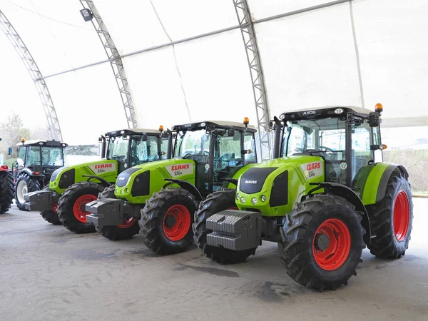 18.03.2017, Moldova, Chisinev: New tractors at a farmer's exhibi — Stock Photo, Image