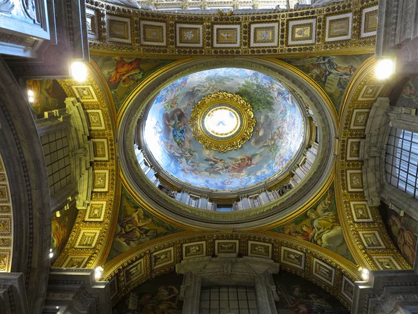 19.06.2017, Cidade do Vaticano: Interior interior do Basílico de São Pedro — Fotografia de Stock