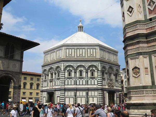 14.06.2017, İtalya, Toscana, Floransa: turist Piaz üzerinde crowds — Stok fotoğraf