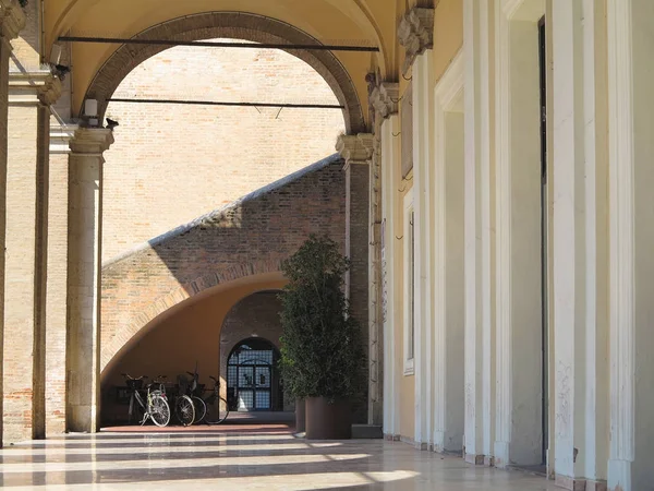 在意大利里米尼抽象古代中世纪柱廊 — 图库照片