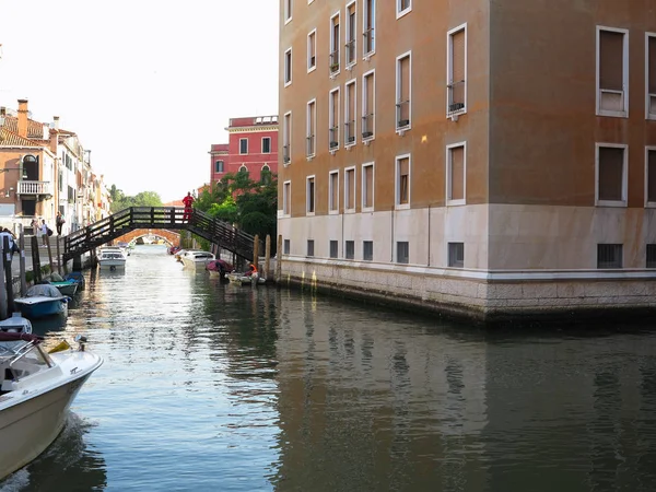 20.06.2017, Wenecja, Włochy: widok na zabytkowe budynki i kanały — Zdjęcie stockowe