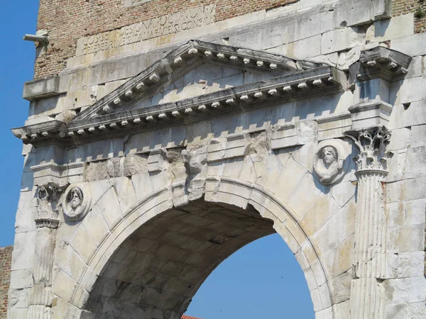 Rimini, Italië - boog van Augustus, oude Romaanse Poort van de — Stockfoto