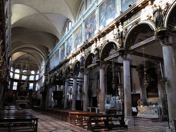 20.06.2017、ヴェニス、イタリア: イタリアの古い教会の内部ビュー — ストック写真