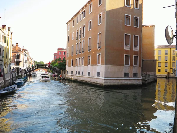 20.06.2017, Venecia, Italia: Vista de edificios históricos y canales — Foto de Stock