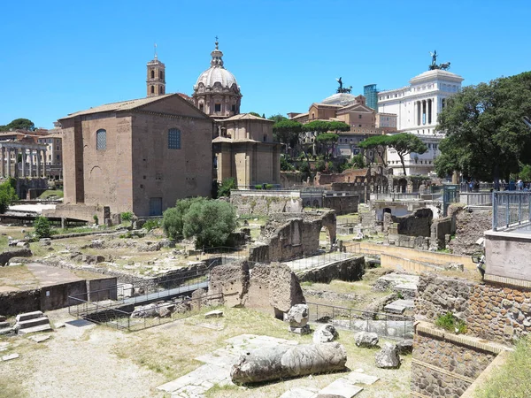 19.06.2017, Roma, itália: bela vista das ruínas do famoso Roman — Fotografia de Stock