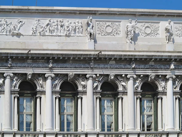 20.06.2017, Veneza, Itália: Praça de São Marcos, o palácio do — Fotografia de Stock