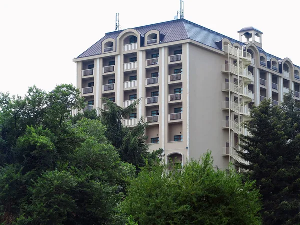 Abstrakte nur neu gebaute Luxus-Appartementhaus, Fenster und b — Stockfoto