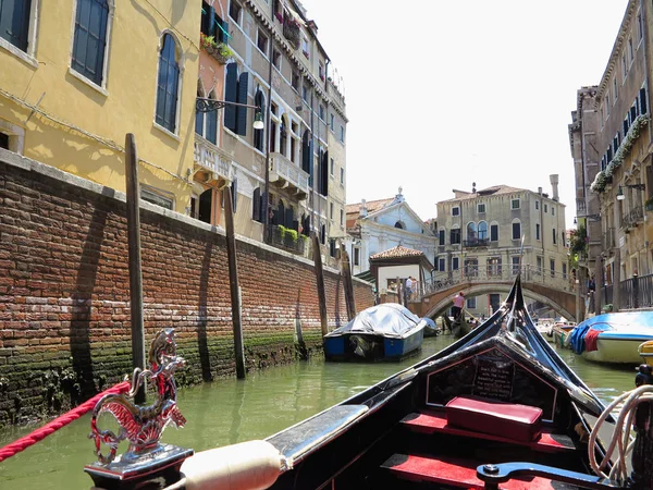 20.06.2017, Venedig, Italien: Blick auf historische Gebäude und Kanäle — Stockfoto