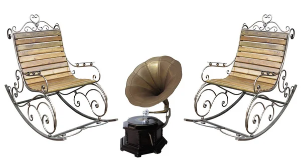 Gyönyörű kovácsoltvas metall roching szék és vintage gramophone felvétel — Stock Fotó