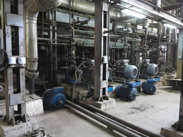 Pompa acqua motore elettrica in riparazione presso la centrale elettrica Immagine Stock