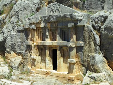 Antalya Demre'de antik likya Myra kaya mezar kalıntıları.