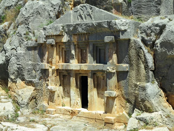 Antiguas ruinas de la tumba de roca Myra lycian en Demre, Antalya . —  Fotos de Stock