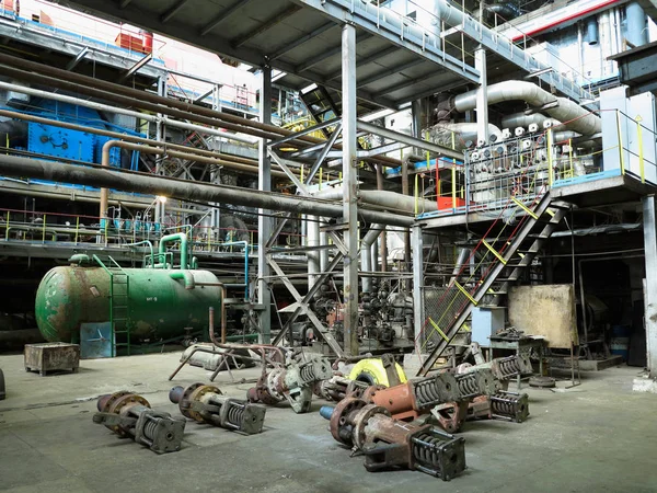 Průmyslová vodní čerpadla s elektrickými motory, potrubím, trubicemi, e — Stock fotografie