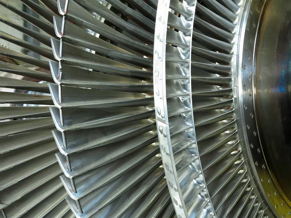 Stromgenerator Dampfturbine in Reparaturprozess, Maschinen, Rohr — Stockfoto