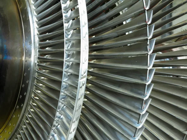 Gerador de energia turbina a vapor no processo de reparação, máquinas, tubulação — Fotografia de Stock