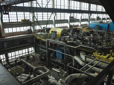 28.01.2020, Moldova, Chisinau: Onarım süreci, makine, boru, tüpler, elektrik santralinde güç jeneratörü buhar türbini                     