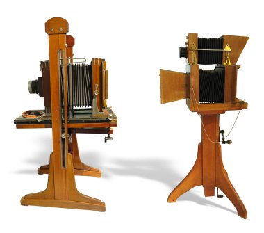 Soyut, eski, ahşap, kahverengi fotoğraf makinesi beyaz arka planda izole edilmiş.