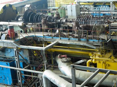 Güç jeneratörü tamir işleminde buhar türbini, makineler, borular, borular, bir elektrik santralinde
