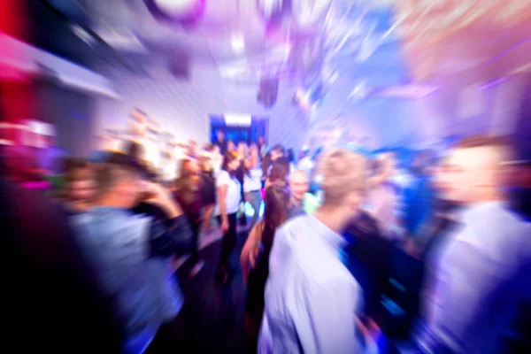 Menschenmenge auf der Club-Party. — Stockfoto