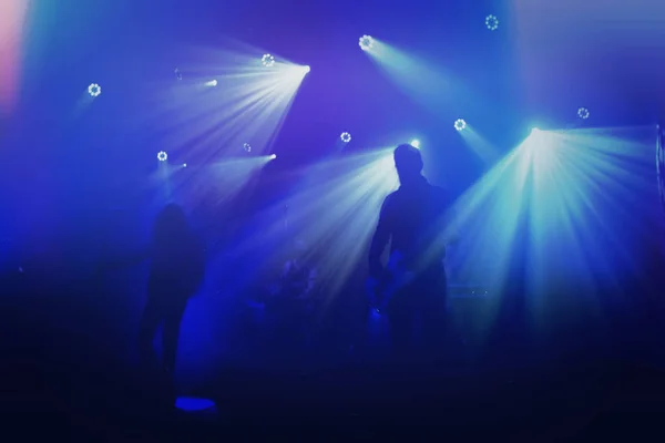 Рок-гурт силуети на сцені на концерті . — стокове фото