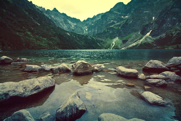 산에 있는 호수. — 스톡 사진