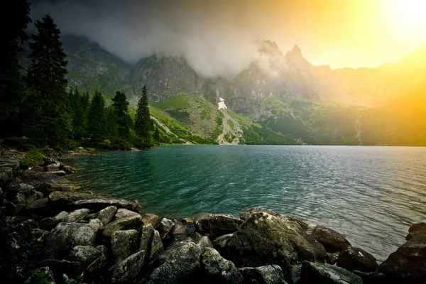 산에 있는 호수. — 스톡 사진
