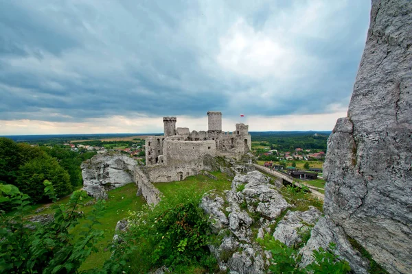 Руїни старого середньовічного замку . — стокове фото