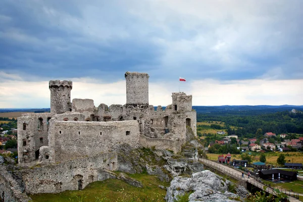 Ruinerna av det gamla medeltida slottet. — Stockfoto