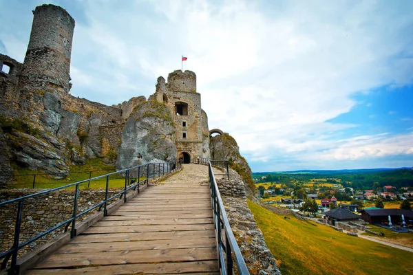 Ruinerna av det gamla medeltida slottet. — Stockfoto