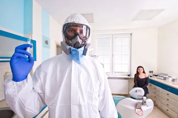 Médico Fato Proteção Uniforme Máscara Segura Seringa Para Injetáveis Com — Fotografia de Stock