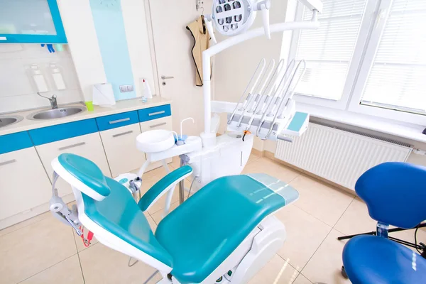 Profesjonalne Narzędzia Dentystyczne Krzesło Gabinecie Stomatologicznym Higiena Stomatologiczna Konceptualny Wizerunek — Zdjęcie stockowe