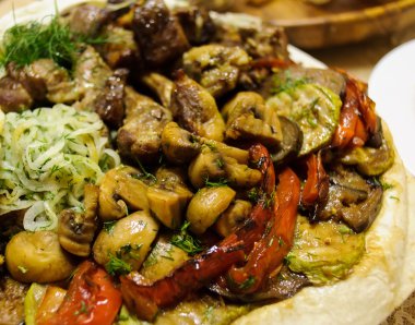 Snack üzerinde tablo görev yaptı.