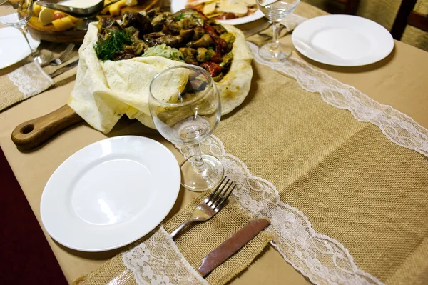 Spuntino sulla tavola servita — Foto Stock