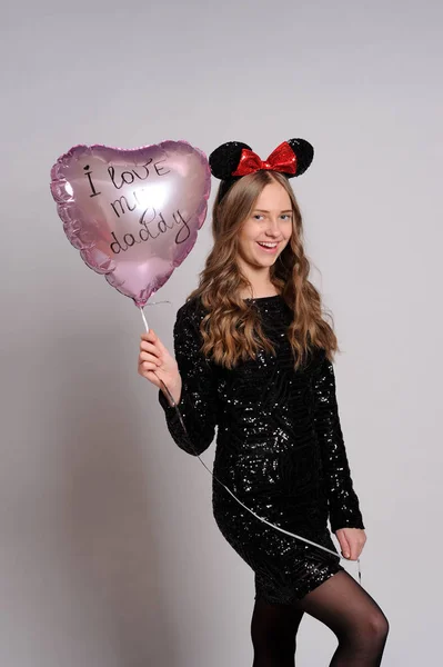 Happy pretty girl with balloons smiling at birthday party — Stock Photo, Image