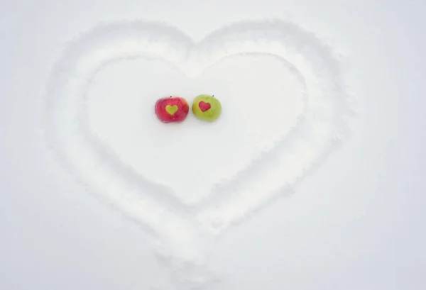 Apple en la nieve — Foto de Stock