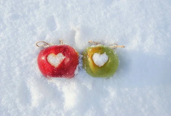 Apple en la nieve — Foto de Stock