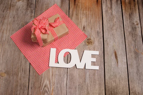 Vintage gift box on wooden background — Stock Photo, Image