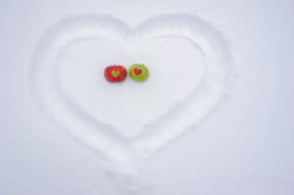 Apple en la nieve — Foto de Stock