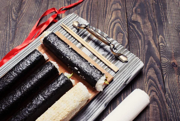 Nahaufnahme von frischem Sushi-Set — Stockfoto
