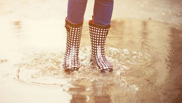 Pies Botas Goma Charco — Foto de Stock