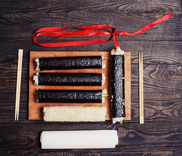 Σύνολο φρέσκο σούσι σε κοντινό πλάνο — Φωτογραφία Αρχείου