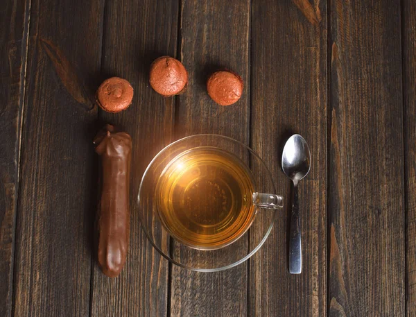 Kuchen Mit Tee Auf Holztisch — Stockfoto