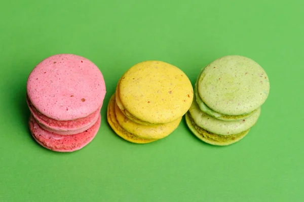 Macarons ou macarons français sucrés et colorés — Photo