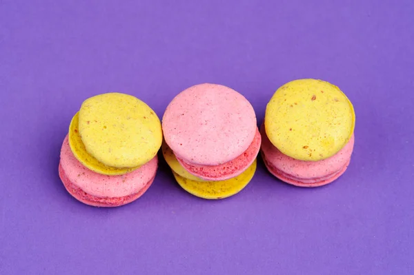 Zoet en kleurrijk Franse bitterkoekjes of macaron — Stockfoto