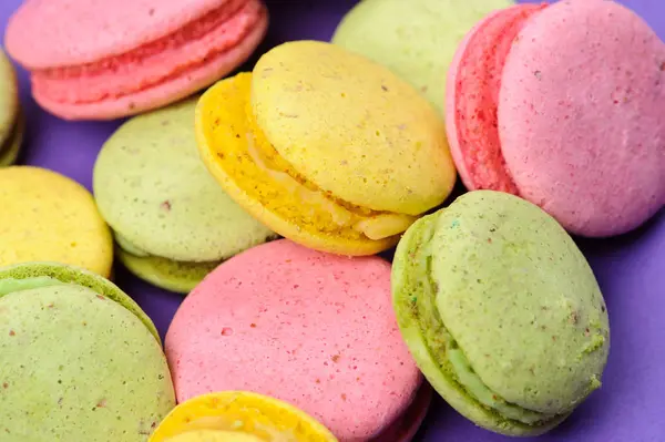 Süße und farbenfrohe französische Makronen oder Makronen — Stockfoto