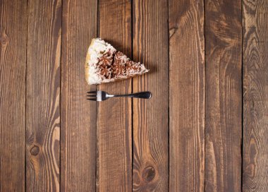 pasta tatlı çatal ahşap masa ile