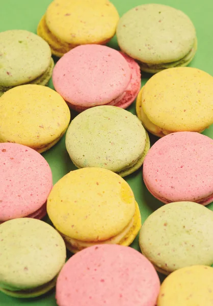 güzel ve renkli Fransızca macaroons veya macaron