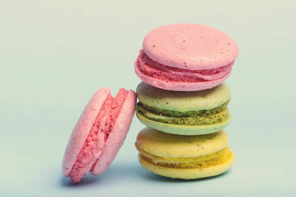 Zoet en kleurrijk Franse bitterkoekjes of macaron — Stockfoto